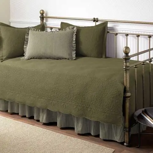 5-Piece Dark Green Aloe Daybed Set – Botanical-Inspired Bedding 1