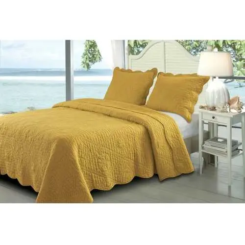 Amber Gold Sea Shell–Print Cotton Quilt Set (Full/Queen, 3-Piece) 1