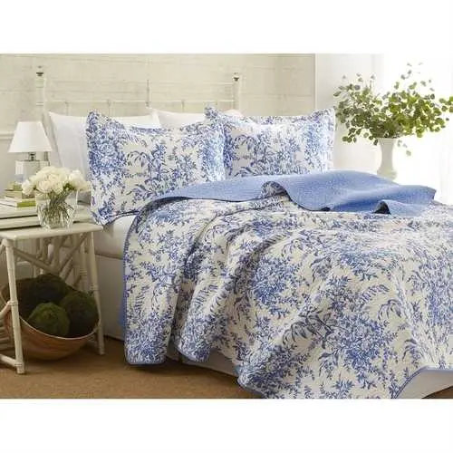 King Cotton Quilt Bedspread Set – Blue & White Floral Leaf Design 1