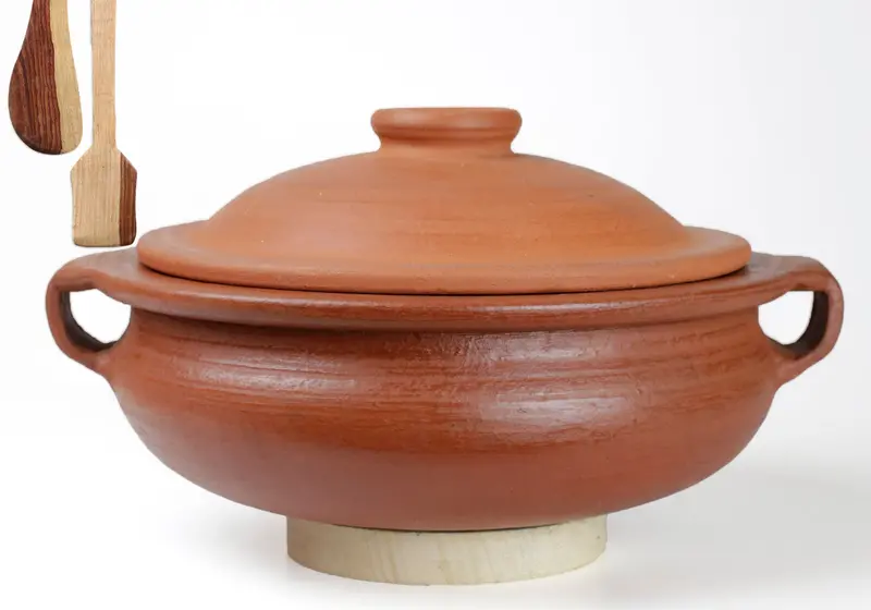 Traditional Clay Pot With Lid & Handle – Ergonomic Terracotta Cookware For Daily Use 1