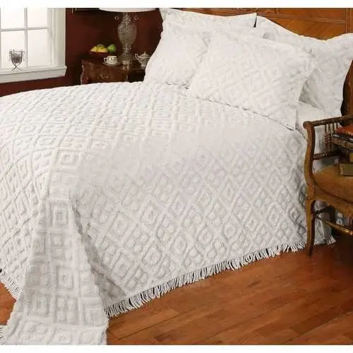 Twin 100% Cotton Diamond-Pattern Bedspread With Fringed Trim 1