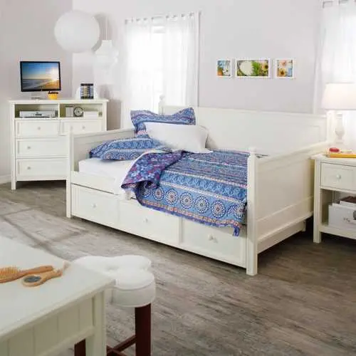 White Full-Size Wood Daybed With Hidden Trundle Bed 1